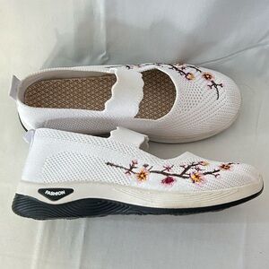 Womens Casual - Soft Sole Mesh Shoes Breathable Slip On Embroidered Floral Print